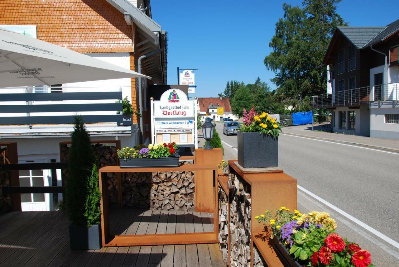 Hotel Landgasthof Zum Dorfkrug Häusern Exteriér fotografie